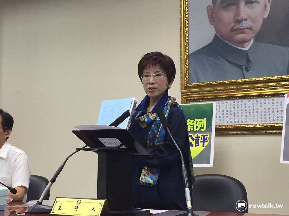 國民黨1日召開記者會表示，為了因應黨產條例，國民黨決定向司法院提出「連環套」釋憲申請案。 圖：鄭佑漢/攝