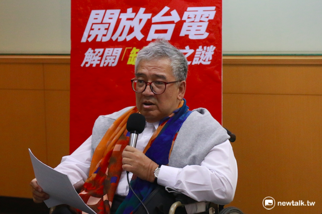 「開放台電」研究小組召集人郝明義1日召開記者會宣布，研究計畫將告一段落，並且感謝行政院長林全這段時間的支持。 圖：鄭佑漢/攝