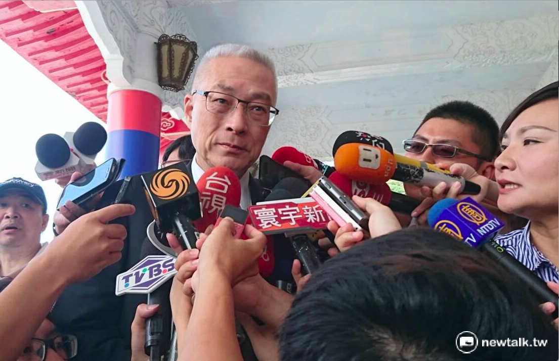 針對國民黨政綱中強化九二共識，但是卻未提及「一中各表」，前副總統吳敦義受訪時強調，「九二共識、一中各表」這8字不可以拆開談。 圖：新頭殼資料照片