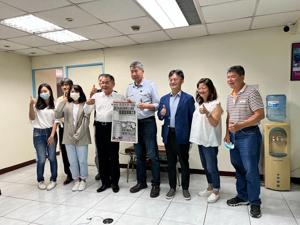 孫文學校校長張亞中南下高雄討論在野大聯盟觀點。 圖：擷自張亞中孫文學校粉專