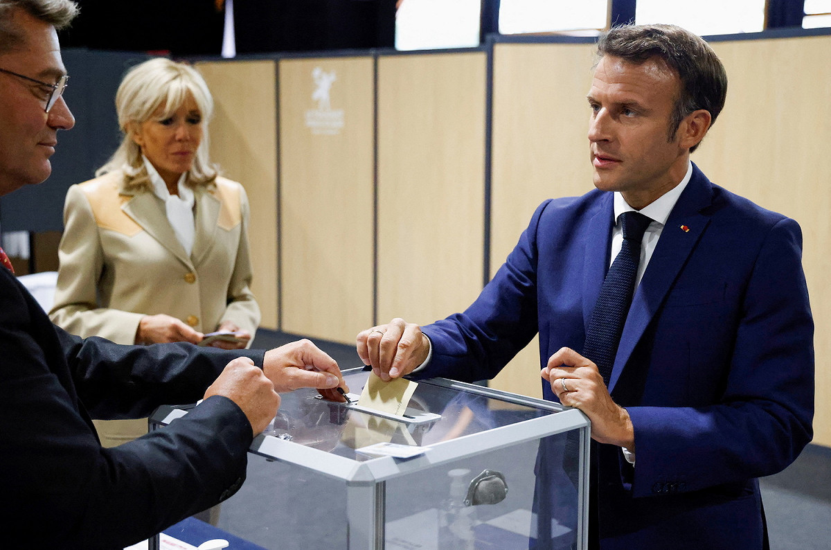 2022年法國國會大選，總統馬克宏（Emmanuel Macron）所屬的政黨聯盟未能單獨過半。