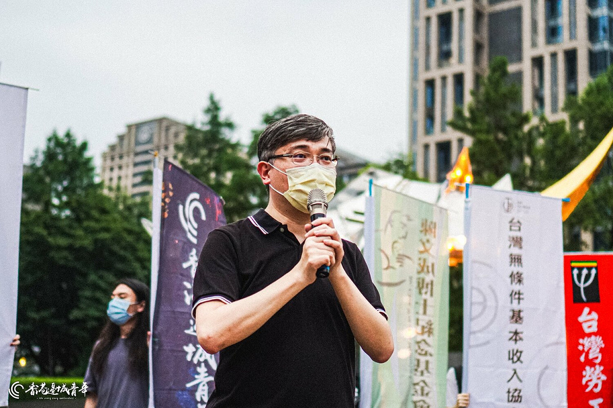「香港邊城青年」等民間團體12日舉辦「兄弟爬山，繼續努力」香港行動集會，台灣香港協會理事長桑普短講。 圖：取自香港邊城青年臉書／李立丞攝