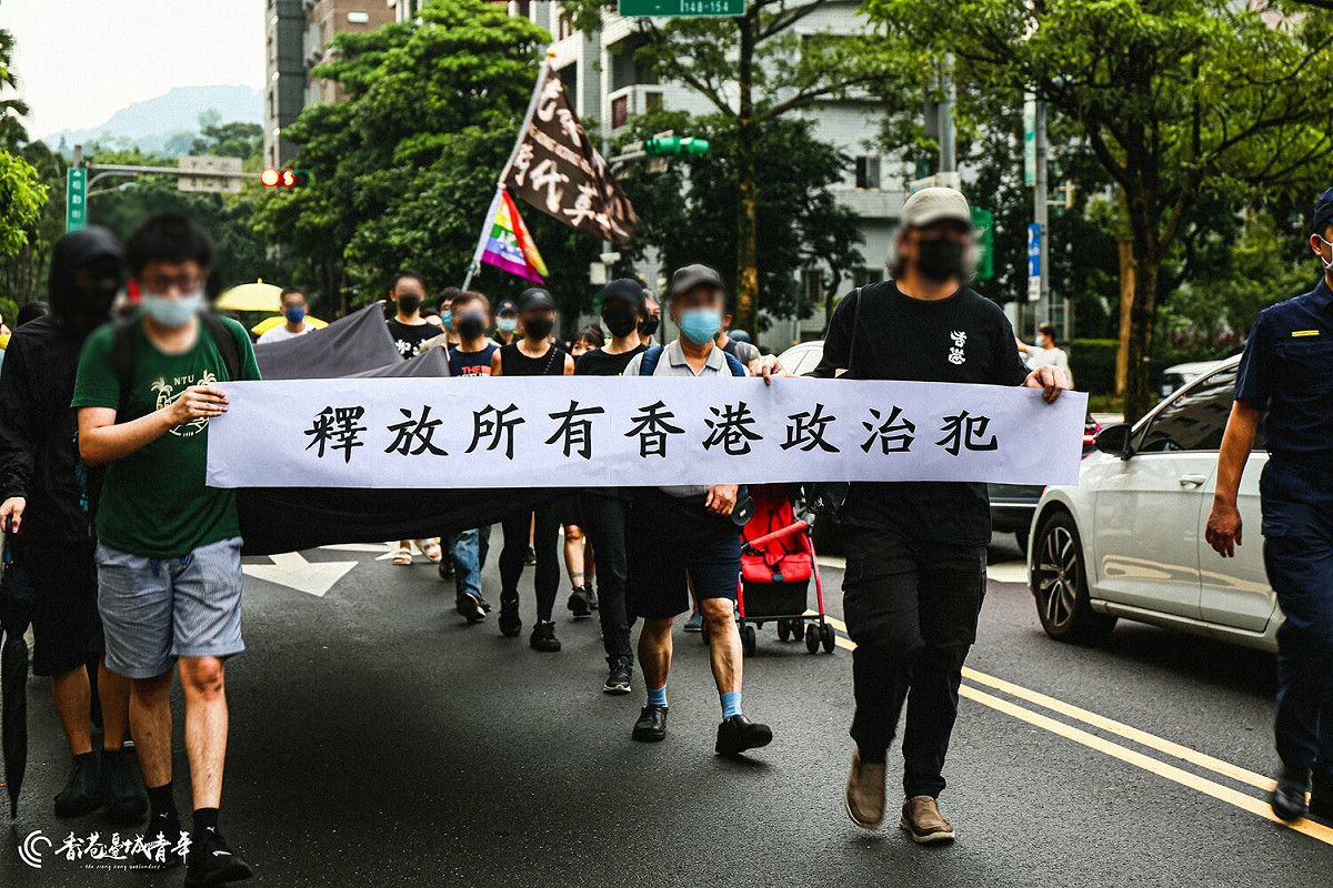 「香港邊城青年」等民間團體12日舉辦「兄弟爬山，繼續努力」香港行動集會，要求釋放所有香港政治犯。 圖：取自香港邊城青年臉書／李哲睿攝