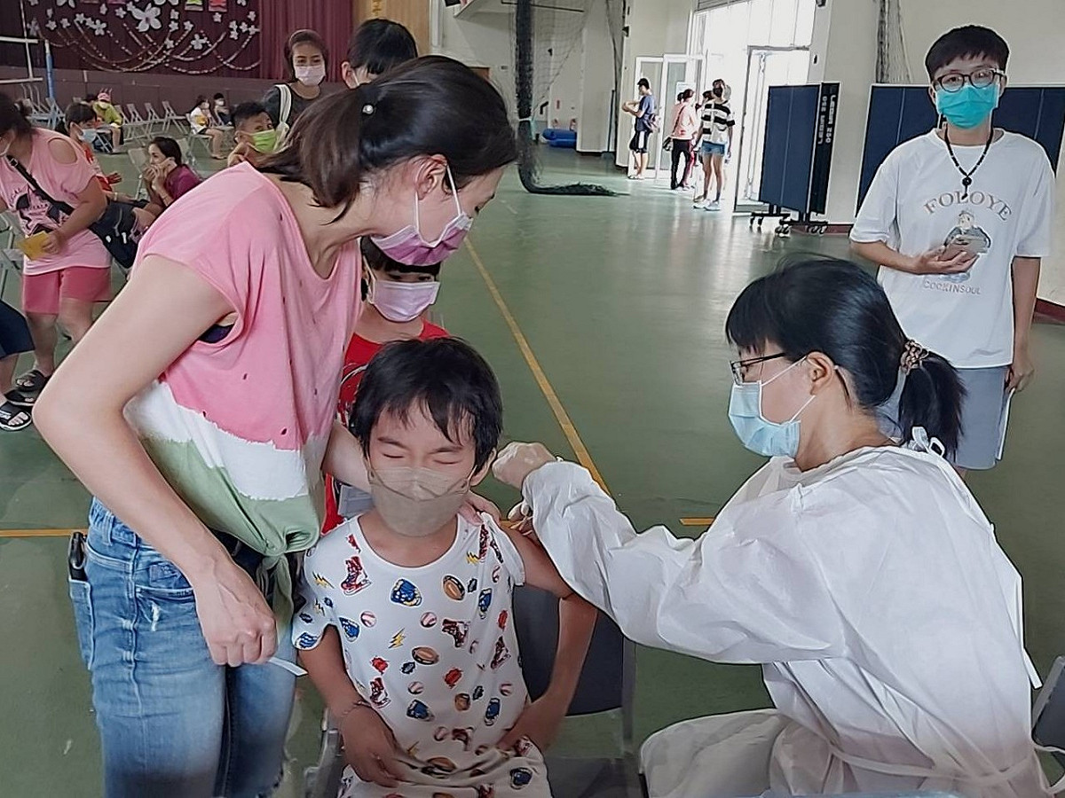 指揮中心發言人莊人祥今表示，莫德納幼兒疫苗將於下禮拜抵台（資料照） 圖：屏東縣政府/提供