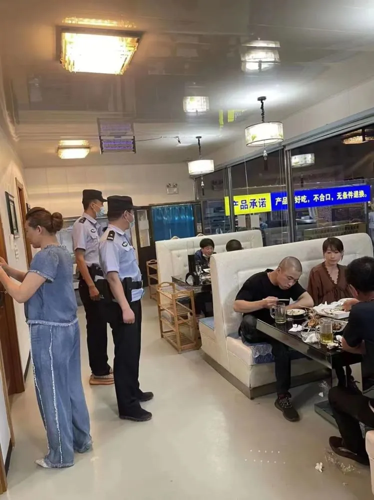 河北省多地警方都開展夏季夜巡行動，增加夜間人員聚集地的巡邏頻次。 圖:翻攝自騰訊網