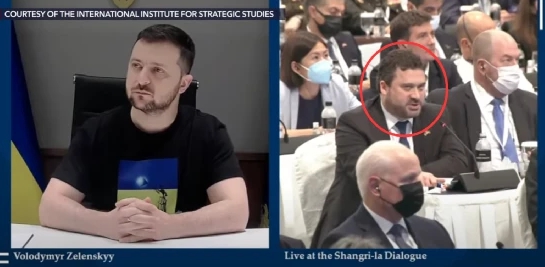華盛頓郵報記者羅金(紅圈者)在會議中提問烏克蘭總統澤連斯基。 圖 : 翻攝自Internal Institute for Strategic Studies