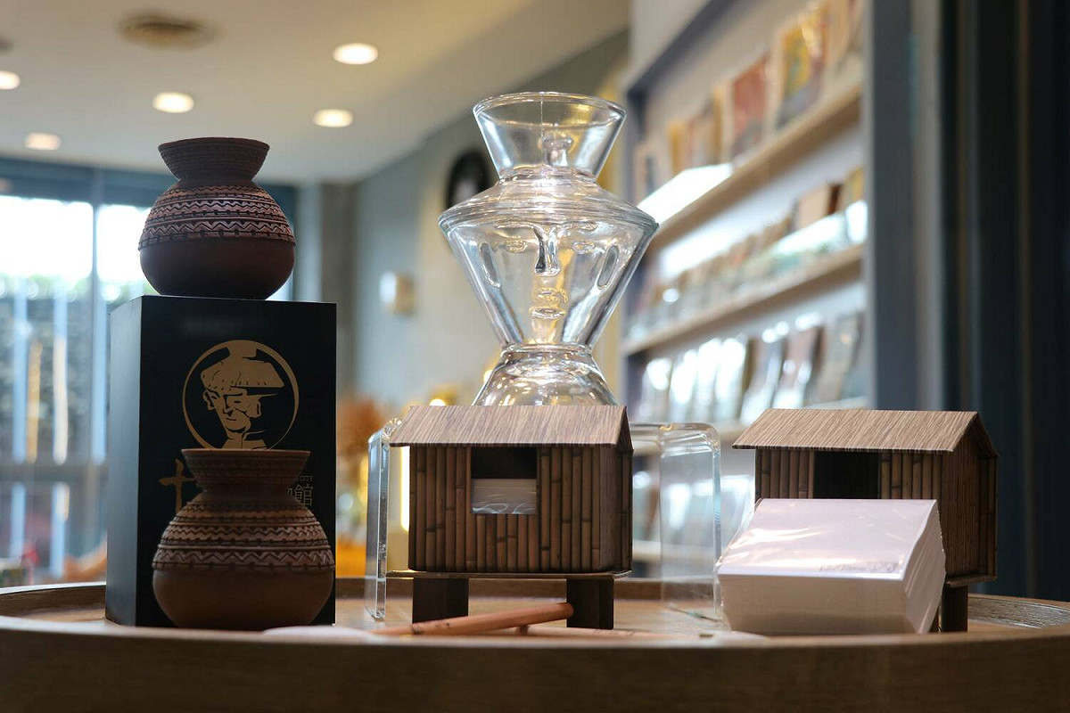 以史前文化為概念開發的文創商品。 圖：十三行博物館提供