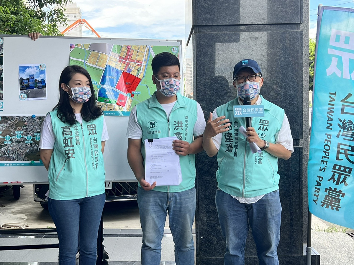 高虹安到南屯區關心高壓鐵塔問題。  台灣民眾黨/提供