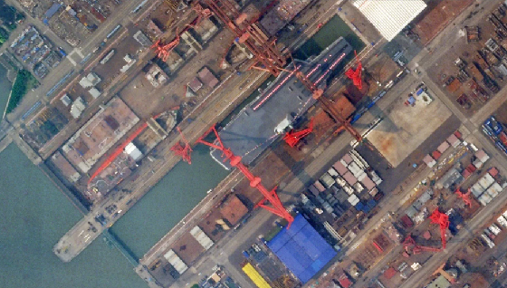 Planet Labs 衛星拍攝於 6 月 14 日下午的中國 003 型航母衛星圖片。 圖：翻攝自Planet Labs