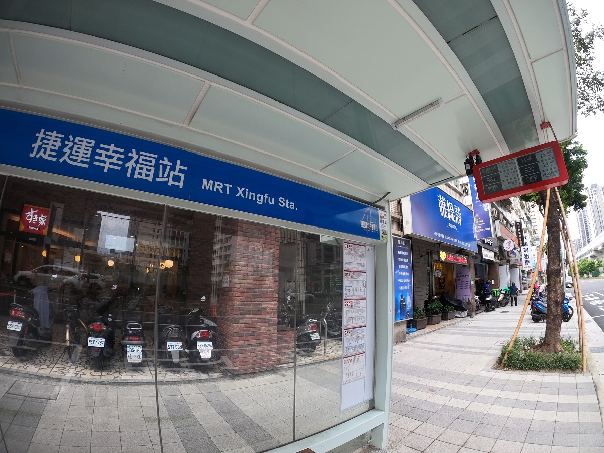 附掛式智慧型站牌。 圖：新北市交通局提供