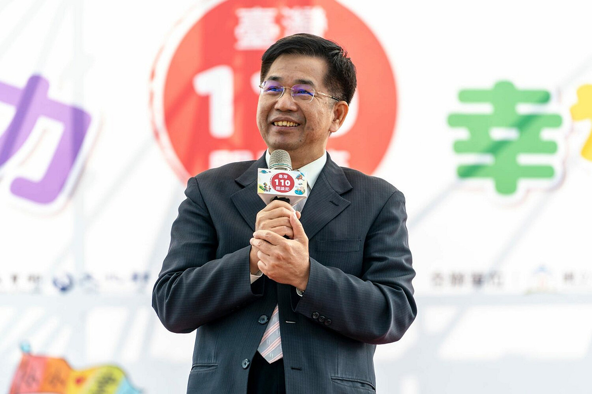 教育部長潘文忠坦言，過去學生服裝「為管理而管理」，確實很多地方要檢討。 圖：擷取自潘文忠臉書（資料照片）