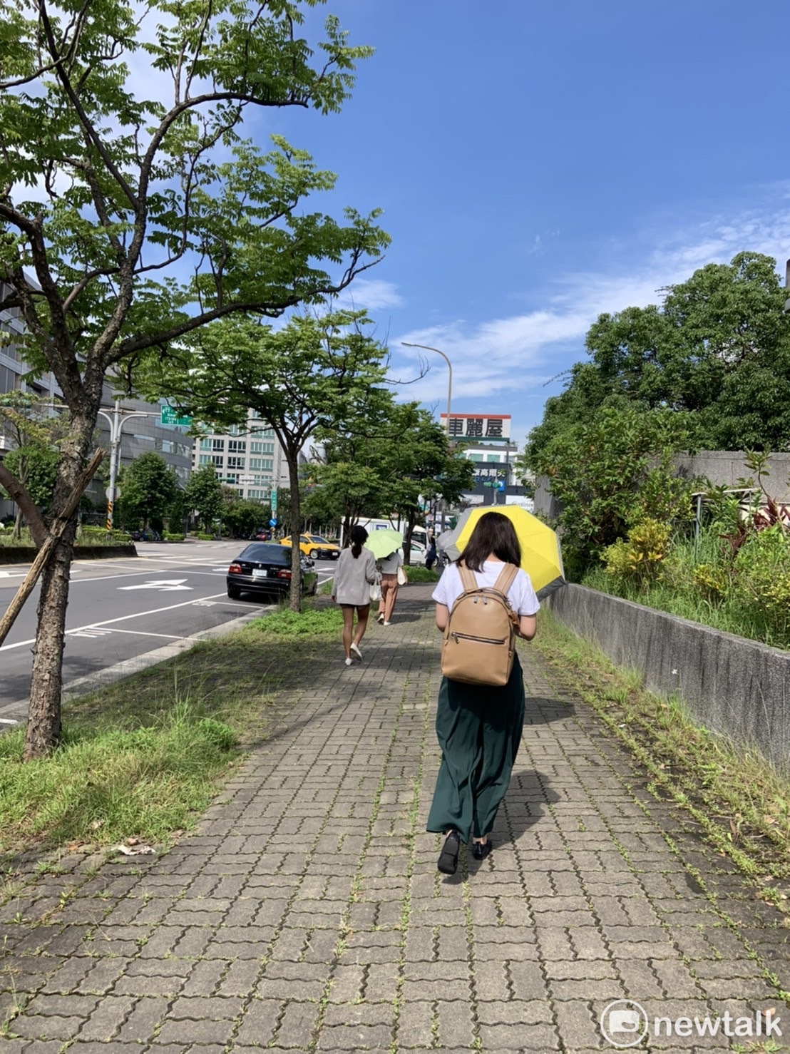 氣象專家彭啟明表示，明日起鋒面遠離，預估週末期間各地高溫約33-35度。 圖：張家寧／攝
