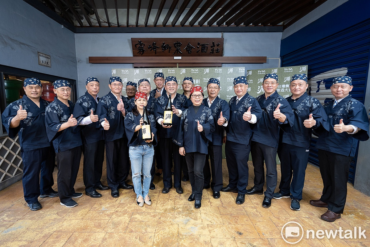 台灣農創全體股東大合照。 唐復年/攝