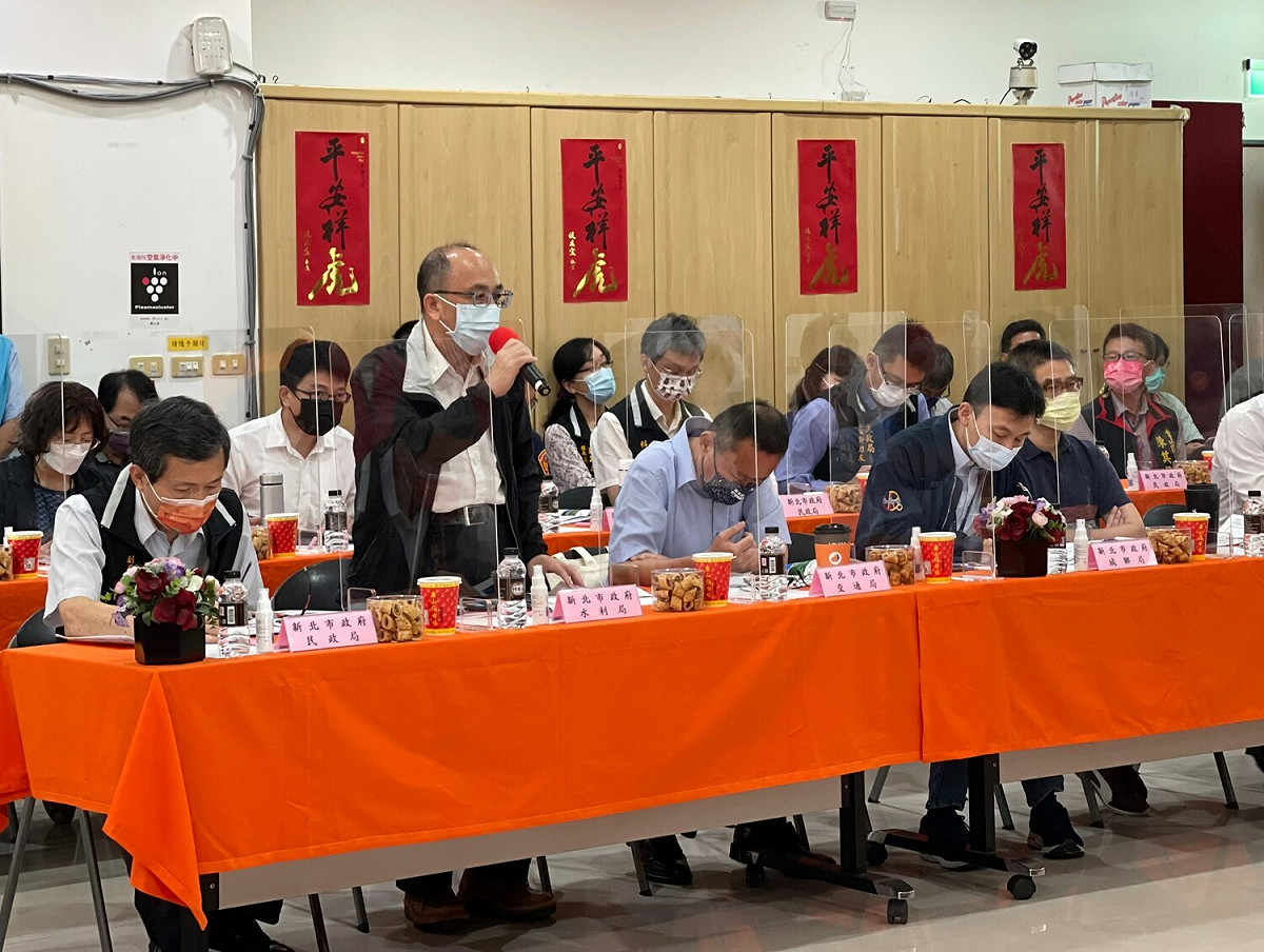 金山區清泉里長陳麗蘭表示，里內的清水溪下游是在地重要農業區域，但受極端氣候影響，每逢大雨就有淹水情況產生，農民非常辛苦，一直期盼清水溪能夠徹底整治。 圖：新北市民政局提供