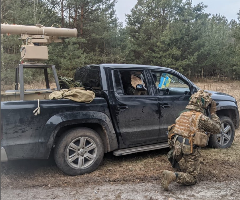 Car4Ukraine 改裝的軍用卡車。 圖：翻攝自IG@car4ukraine.com_official