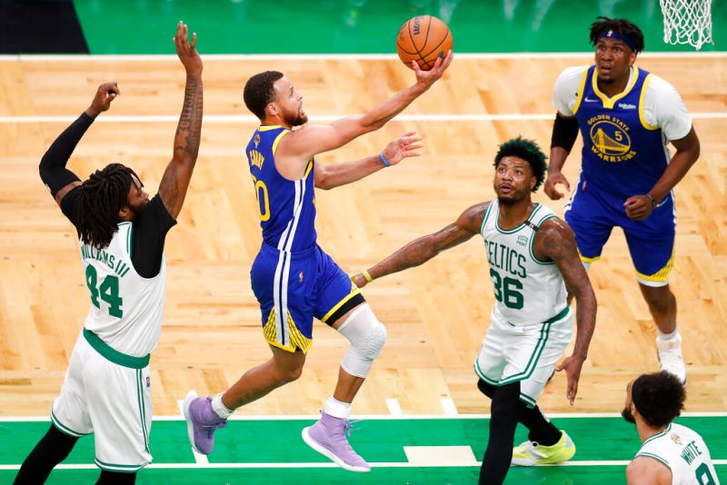Stephen Curry切入上籃。 圖：達志影像／美聯社