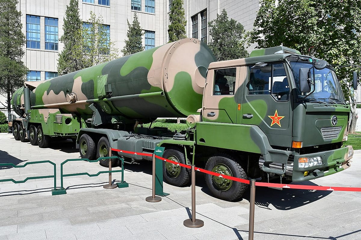 中共解放軍東風-31洲際彈道飛彈發射車。 圖：取自維基百科
