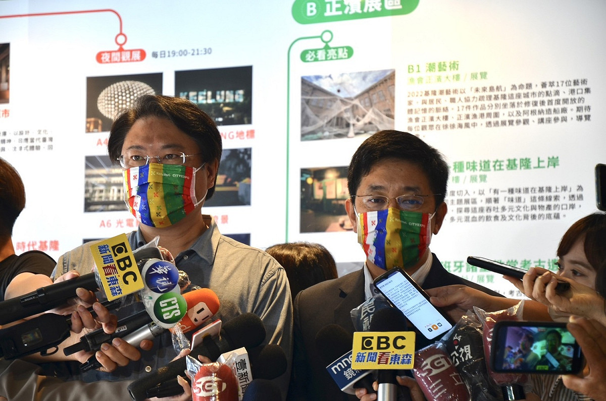 蔡適應(右)在基隆市長林右昌陪同下參訪城市博覽會。 圖:蔡適應辦公室提供