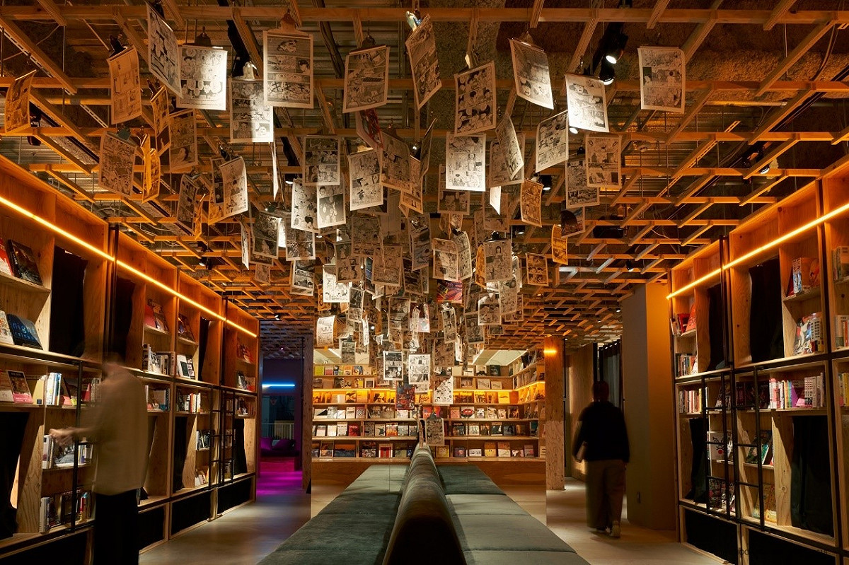 設計時尚的BOOK AND BED TOKYO SHINJUKU，堪稱膠囊旅館界的顏值擔當。