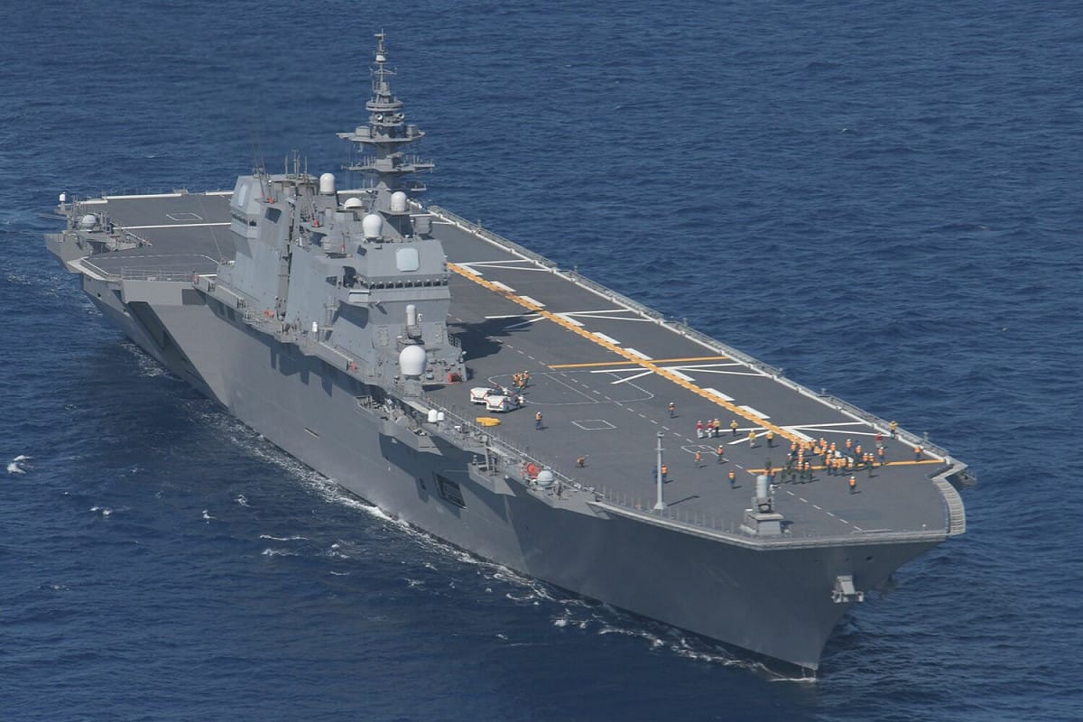 日本自衛隊向媒體公開了准航母「出雲」號。 圖：擷取自維基百科