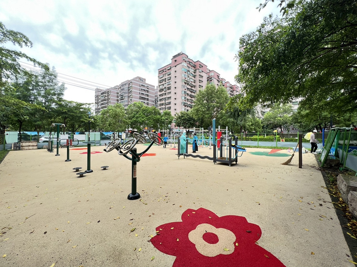 新北市中和區壽德公園有大片綠地及友善人行步道，是民眾休閒遊憩的好去處 圖：金瑞龍辦公室提供