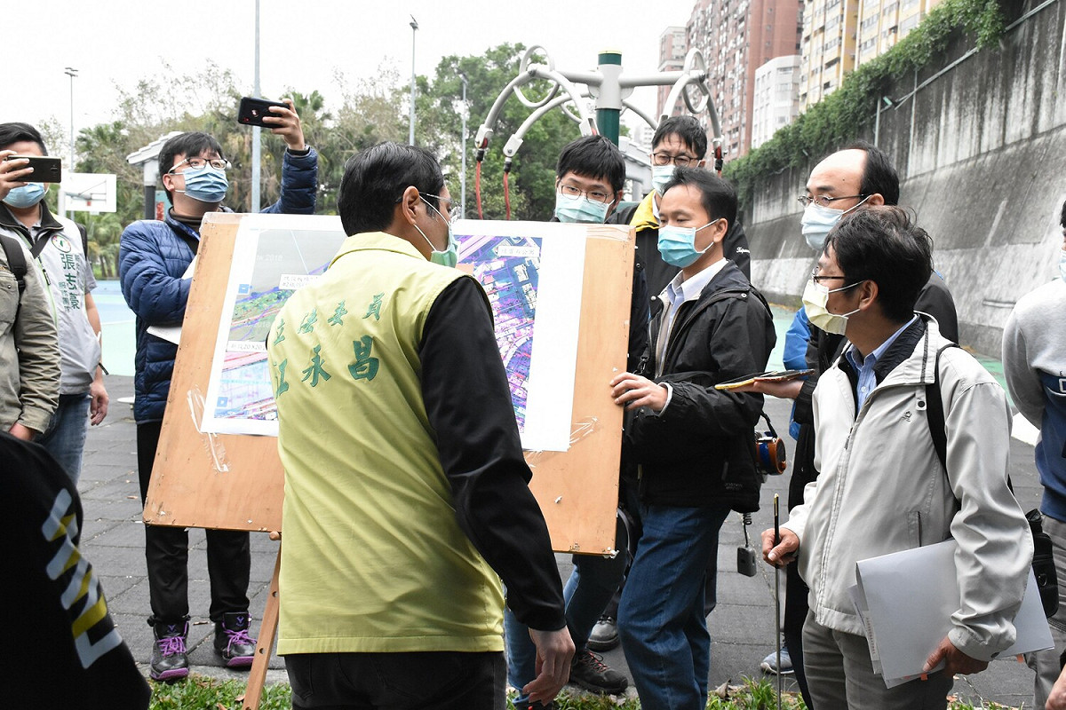 座落在新北市中和區福祥路與勝利路交岔口的高壓電塔，於一年半內發生四次起火燃燒事故，已對居民造成不安。 圖：江永昌辦公室/提供