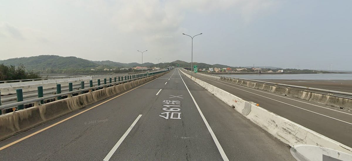 為避免西部國道新竹至台南部分路段壅塞情形，因此高公局建議民眾可多利用台61線作替代道路。 圖：翻攝自Google Maps（示意圖）