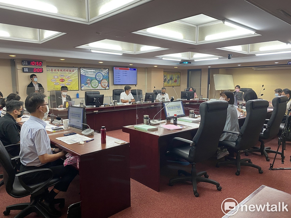 台北市議會財政建設委員會今日針對北市府違反行政中立召開專案報告。 圖：周煊惠 / 攝