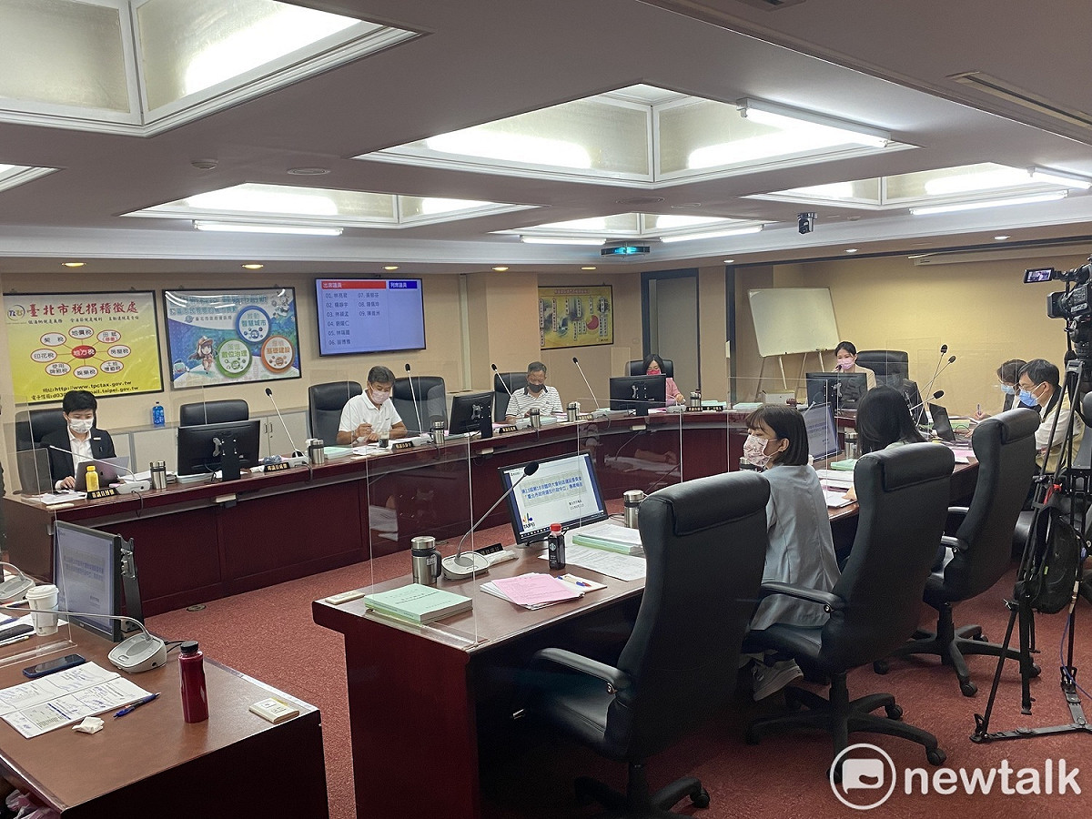 台北市議會財政委員會今日召開「北市府違反行政中立」專案報告。 圖：周煊惠 / 攝