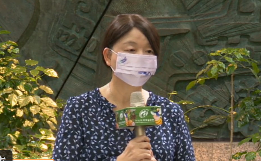漁業署代理署長范美玲今說明政府如何補救台灣石斑魚產業措施。 圖：翻攝自行政院農業委員會臉書