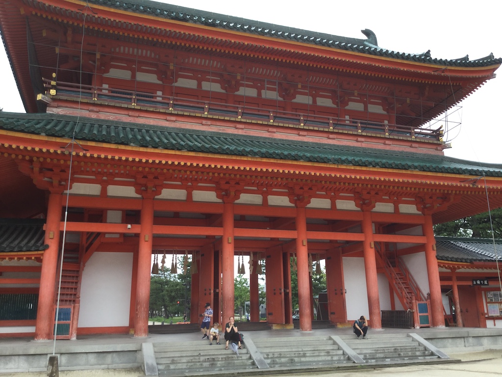 京都平安神宮附近也有中國資本大舉併購房產，打造中國城，令人擔憂。