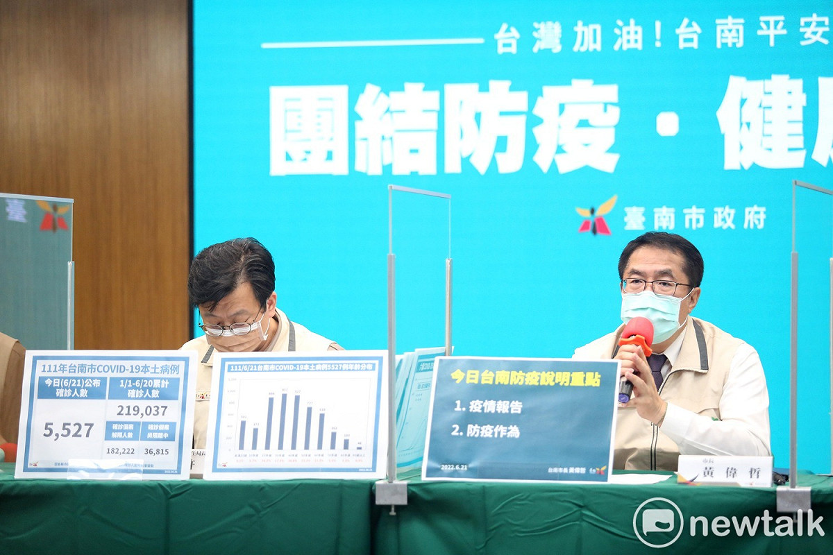 針對確診個案就醫問題，台南市一定是以救人優先。衛生局長許以霖則強調，台南市協助送醫的管道是很暢通的，尤其衛生局和消防局之間是有專線可聯繫的，因此不會有衛生局和消防局失聯的情況發生，請民眾不用擔心。 圖：台南市政府提供