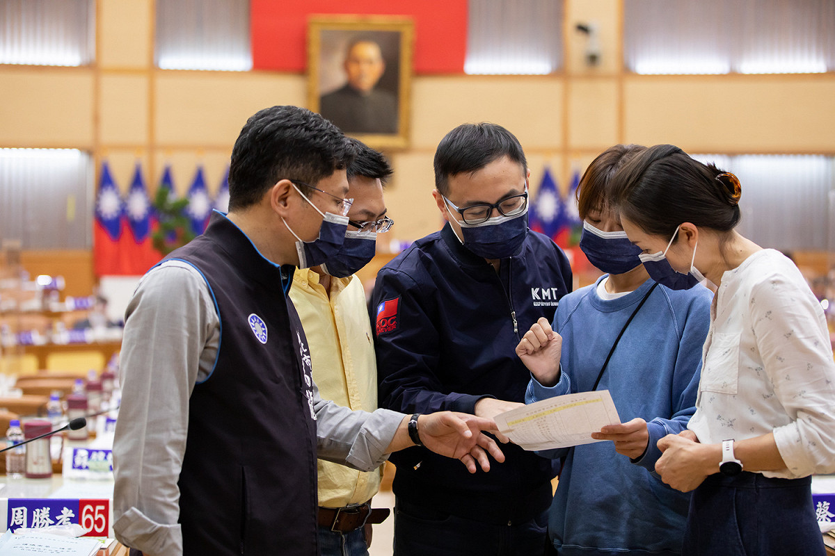 新北市議會國民黨團，左起金瑞龍、王威元、廖先翔、江怡臻及洪佳君。 圖：國民黨新北市議會黨團提供