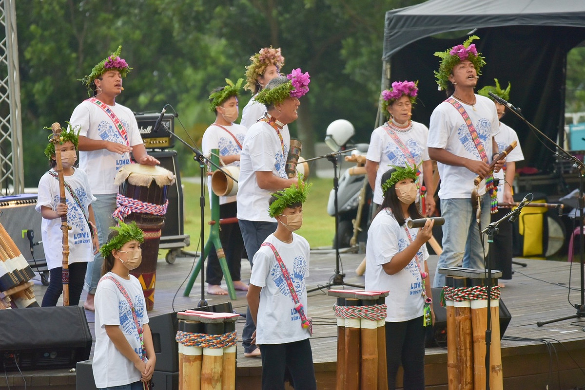 Amis旮亙樂團於開場演出。