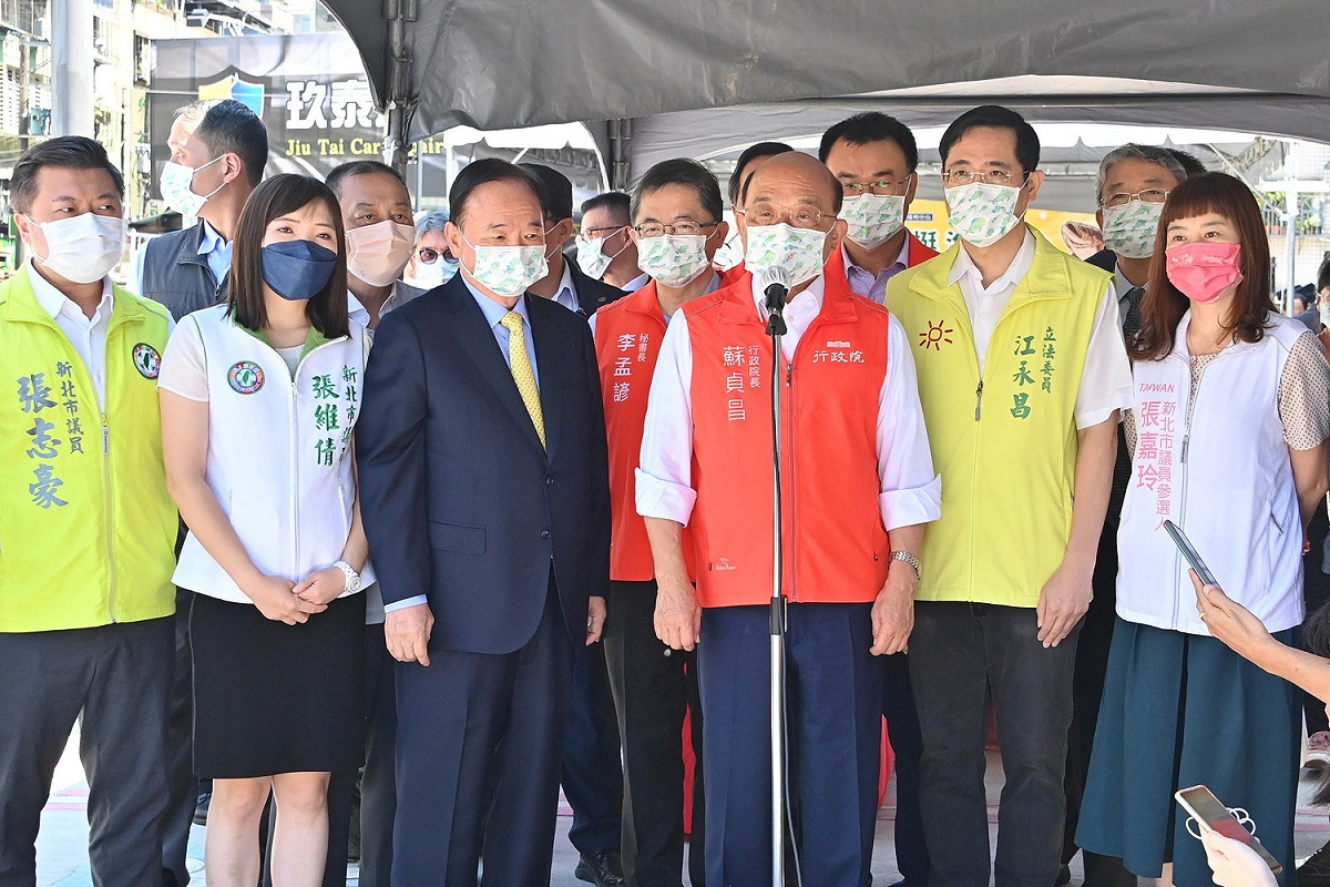 行政院長蘇貞昌今（22）天上午到新北中和全聯新生店出席「全民相挺 漁民放心～台灣石斑 世界尚讚」記者會，會前受訪。 圖：行政院提供