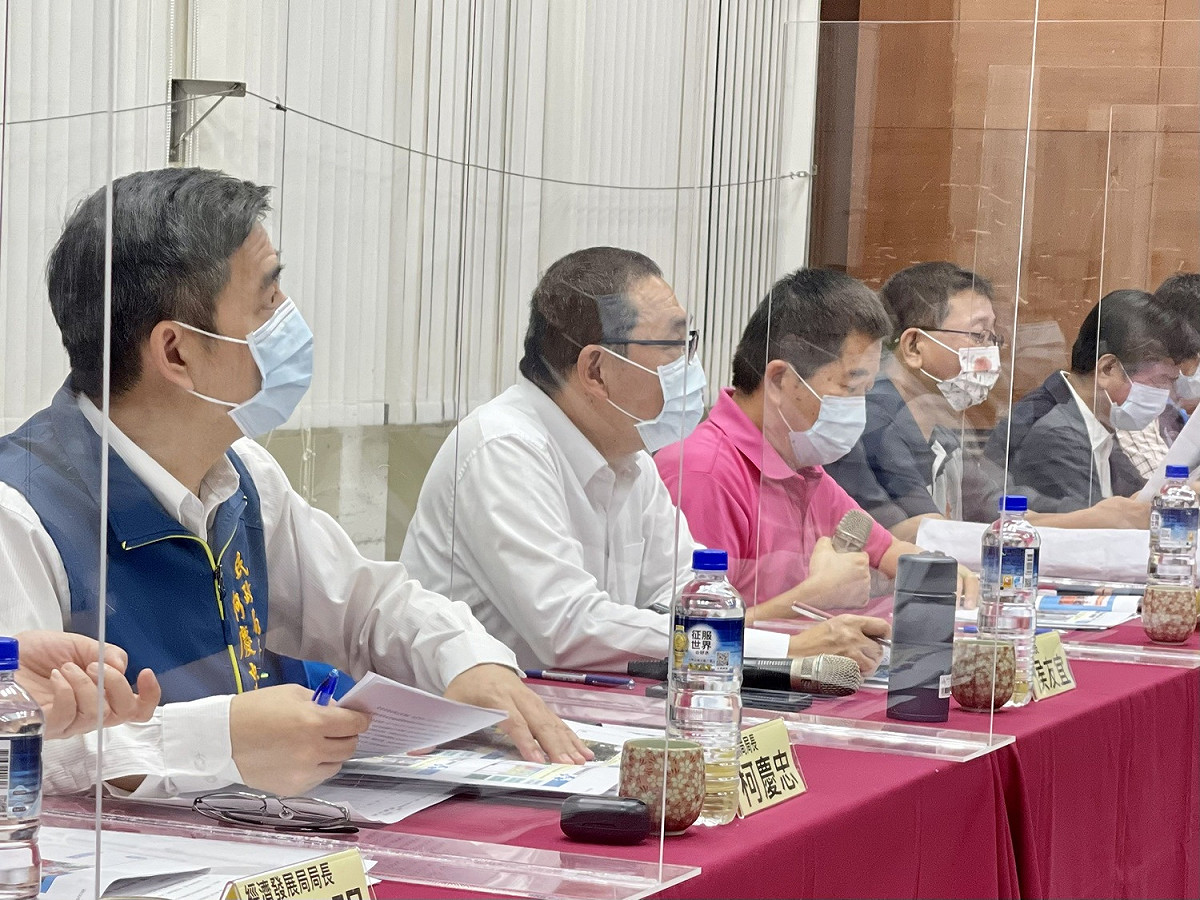 侯友宜指出，除了透過TOD帶動周邊環境發展，翻轉舊市區既有機能外，與之相鄰的土城暫緩重劃區及土城行政園區，已規劃打造大型公園及水圳等藍綠帶，結合具醫學中心等級的土城醫院進駐。 圖：新北市民政局提供