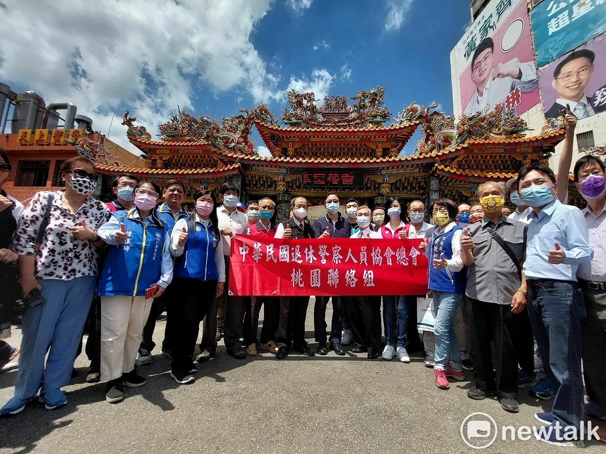張善政前往桃園慈護宮參拜，地方團體現身力挺。 圖：林昀真/攝