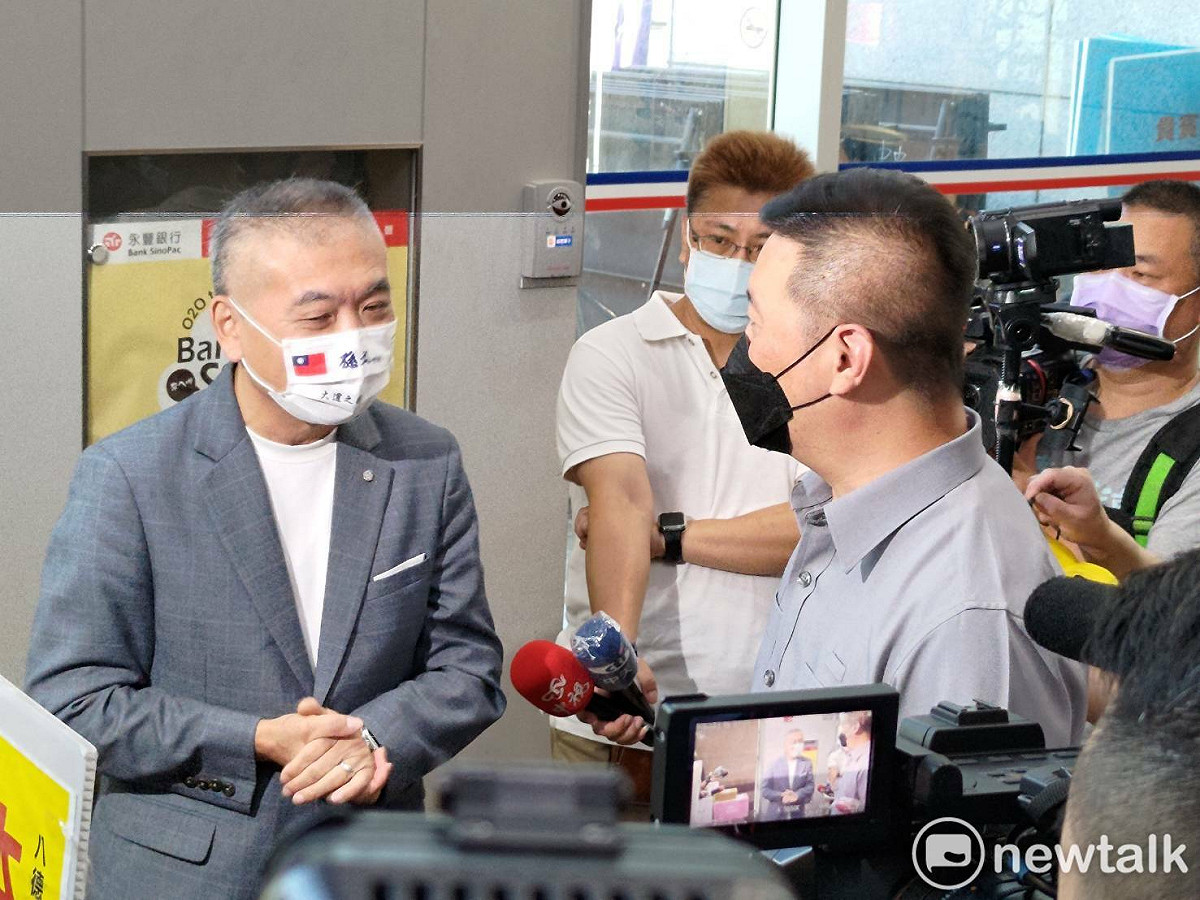 張亞中辦公室主任何啟聖赴國民黨中央討神秘民調，但黨中央並未予以理會。 圖：黃建豪/攝