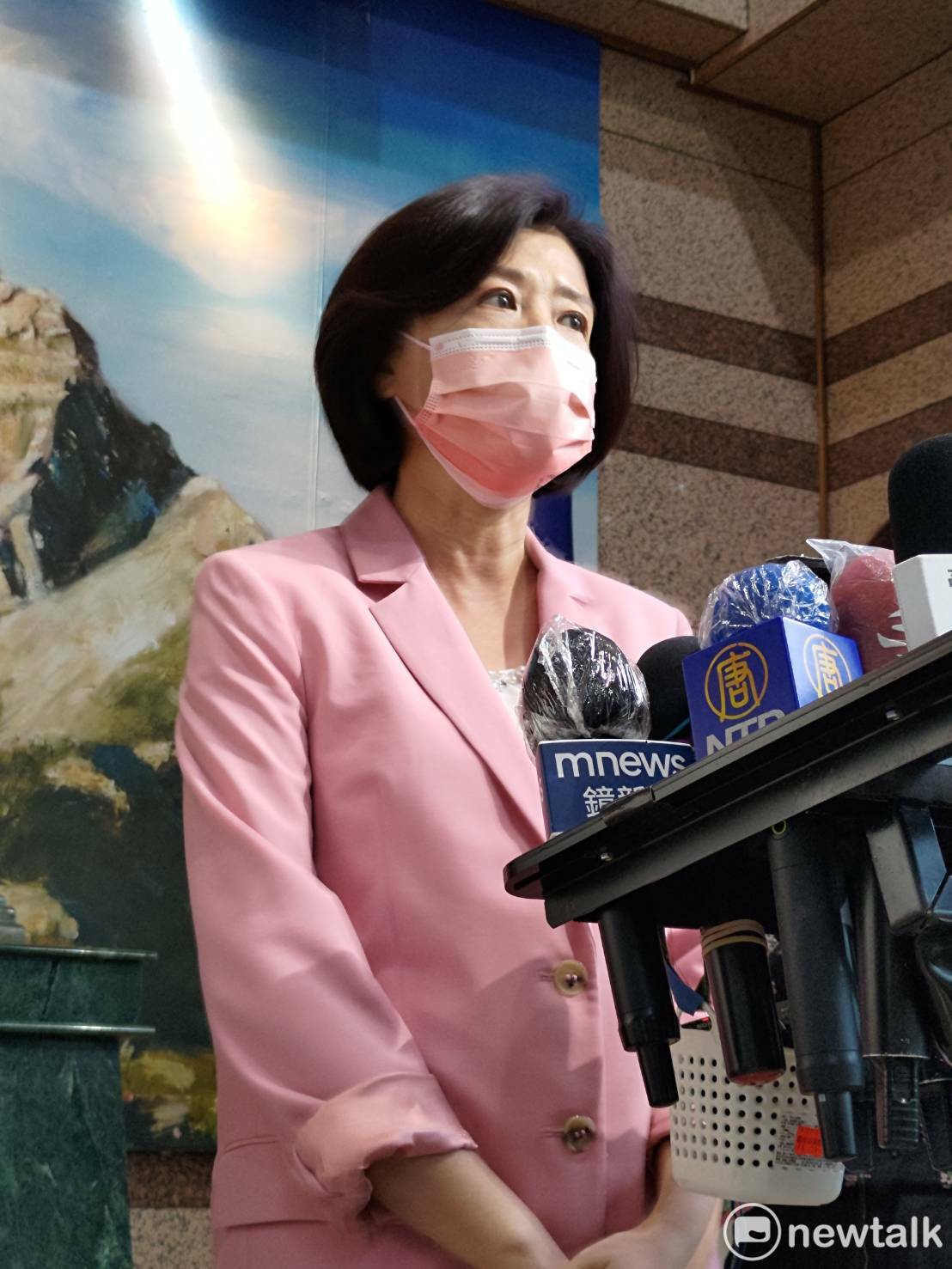國民黨文傳會主委王育敏回應外流的高雄市長民調爭議。 圖：黃建豪/攝（資料照）