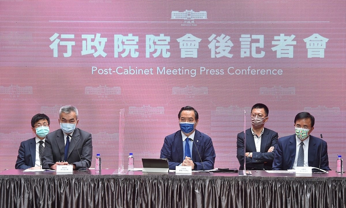 本土疫情案例下降19% 蘇揆：明顯地逐漸脫離疫情高原期