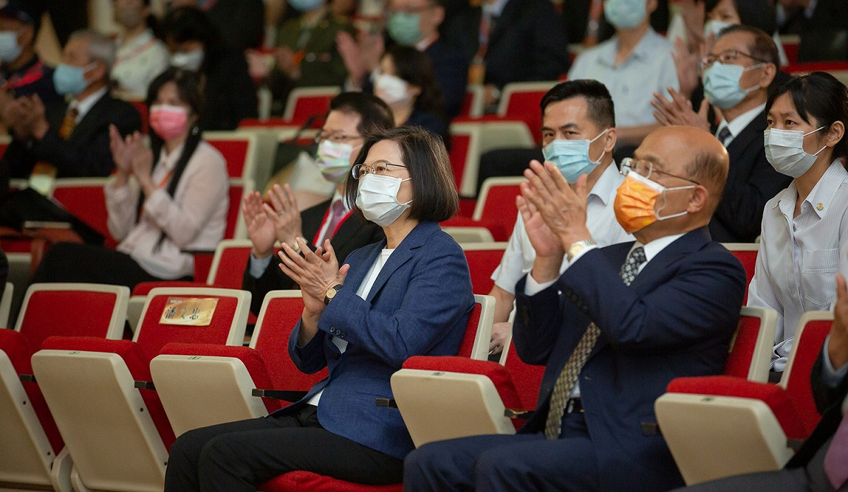 民進黨黨主席蔡英文 (左) 與行政院長蘇貞昌。 圖：總統府提供（資料照）