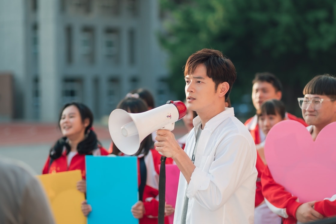 宥勝去年接演八點檔《機智校園生活》，如今卻因奶奶過世請辭。 圖：翻攝自宥勝臉書