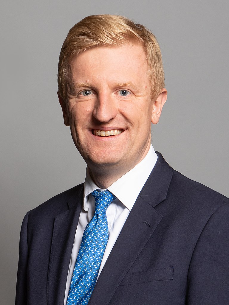 英國保守黨主席奧利弗·道登（Oliver Dowden）在議會補選失利後提出辭職。 圖：翻攝自為基百科