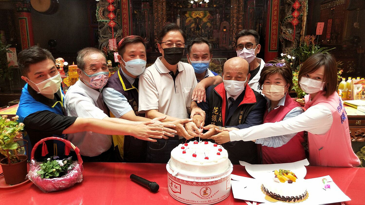 張善政生日許願回報台灣養育之恩「從回報桃園開始」。 圖：張善政競選辦公室/提供