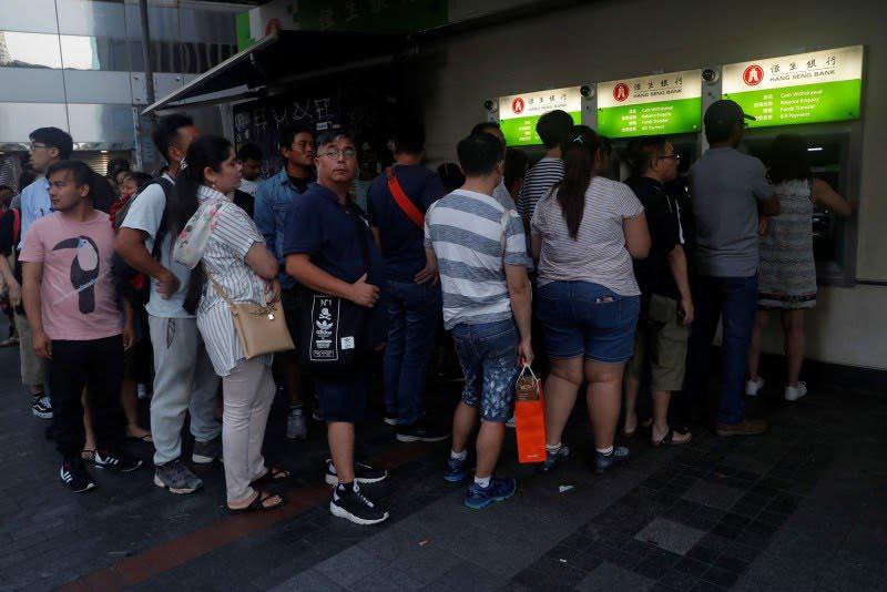 只能存錢 不能提款? 停貸風暴銀根緊 中國多省銀行拿「斷卡」當藉口
