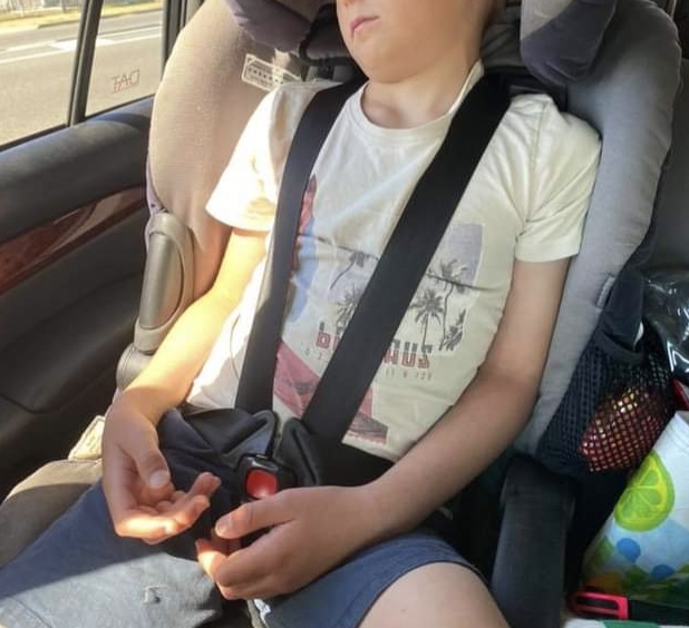日前美國德州1名年僅5歲的男童遭母親鎖在高溫的車內長達3小時，待家人發現後為時已晚，緊急送醫仍回天乏術。（示意圖） 圖：截自臉書「Paging Fun Mums」（資料照）