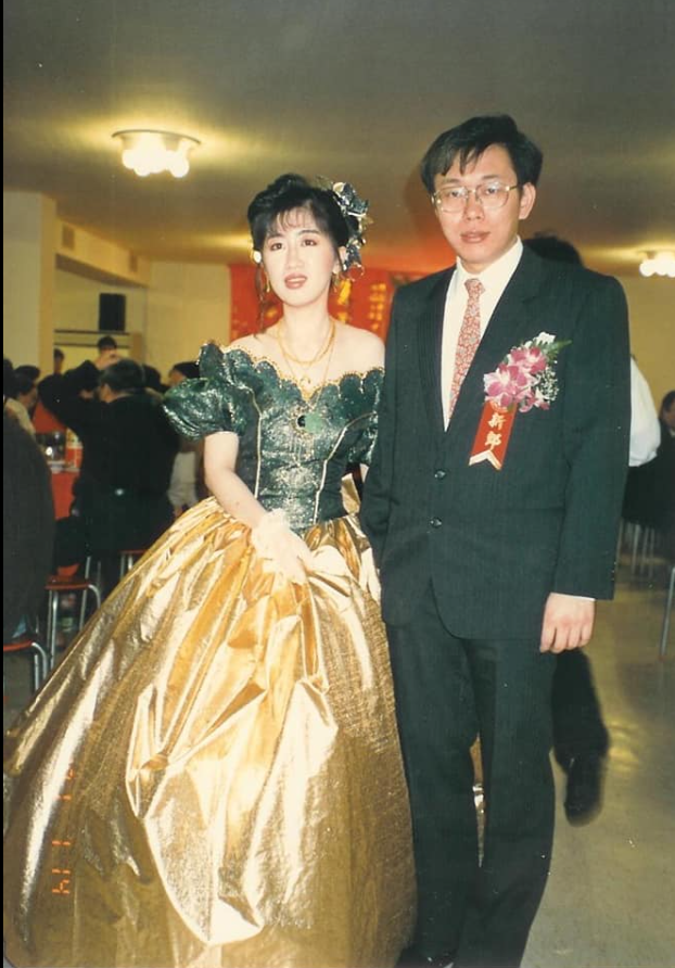 台北市長柯文哲在底下留言自爆，就是在家欣樓舉行結婚典禮的。 圖：翻攝自高虹安臉書