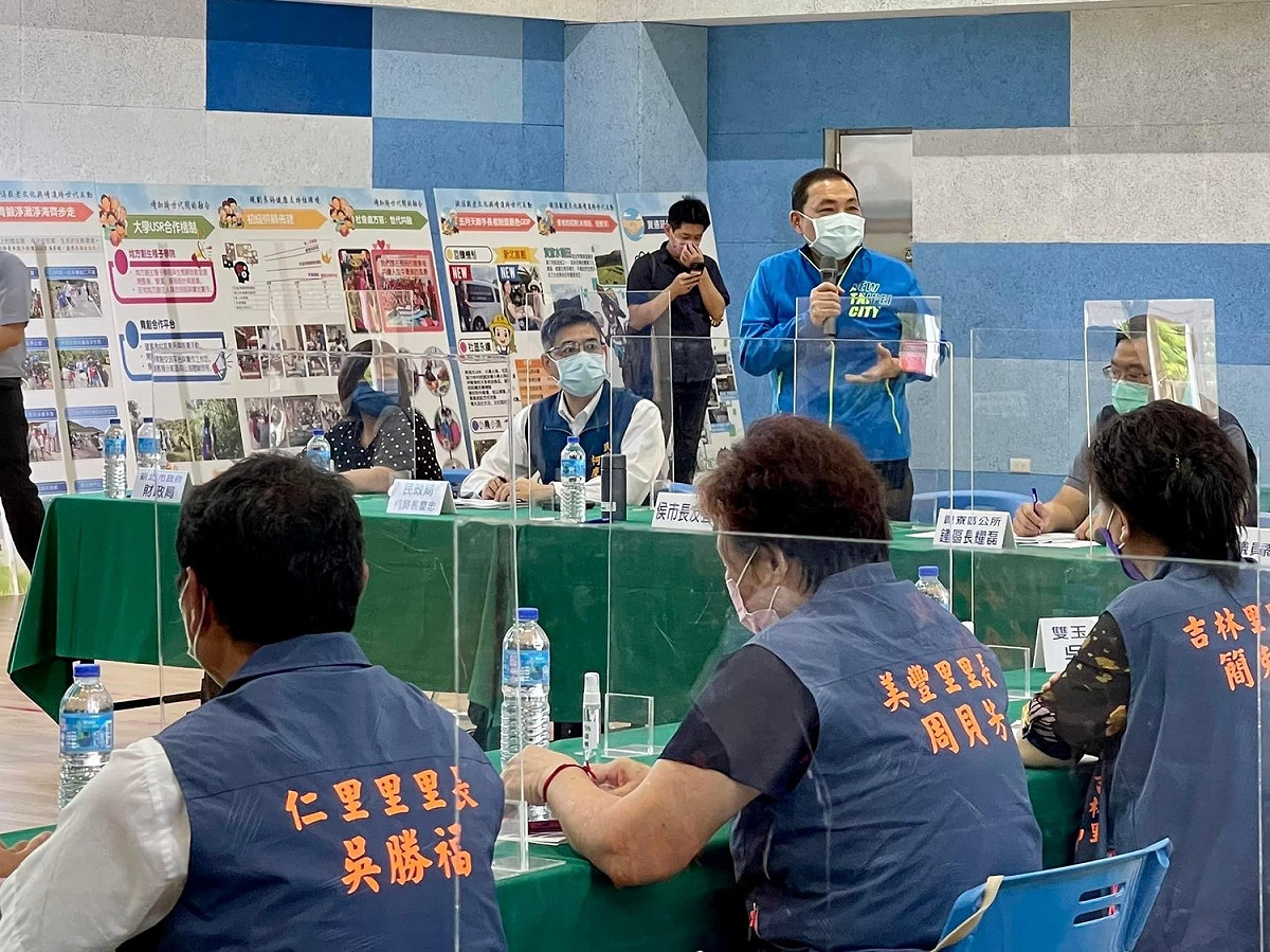 新北市長侯友宜今(25)日連跑貢寮、雙溪及平溪區3區行動治理。 圖：新北市民政局提供
