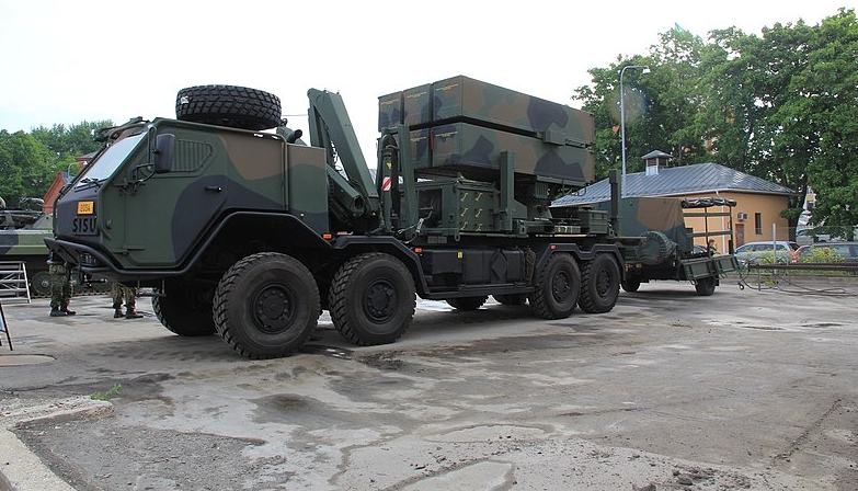 防空飛彈系統NASAMS使用AIM-120C防空飛彈為主體，射程可達 25 公里，高度範圍可達 14-15 公里。 圖 : 翻攝自維基百科（資料照）