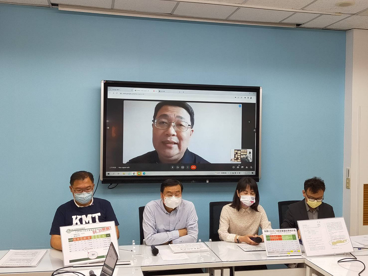國民黨團找來疫情接種不良反應受害者陳先生透過視訊聯繫，闡述爭取不到疫情受害救濟的心路歷程。 圖：國民黨立法院黨團/提供